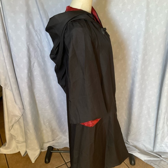 Kids Wizard Costume Robe with Griffindor Crest-Tie and Scarf included - Picture 6 of 12